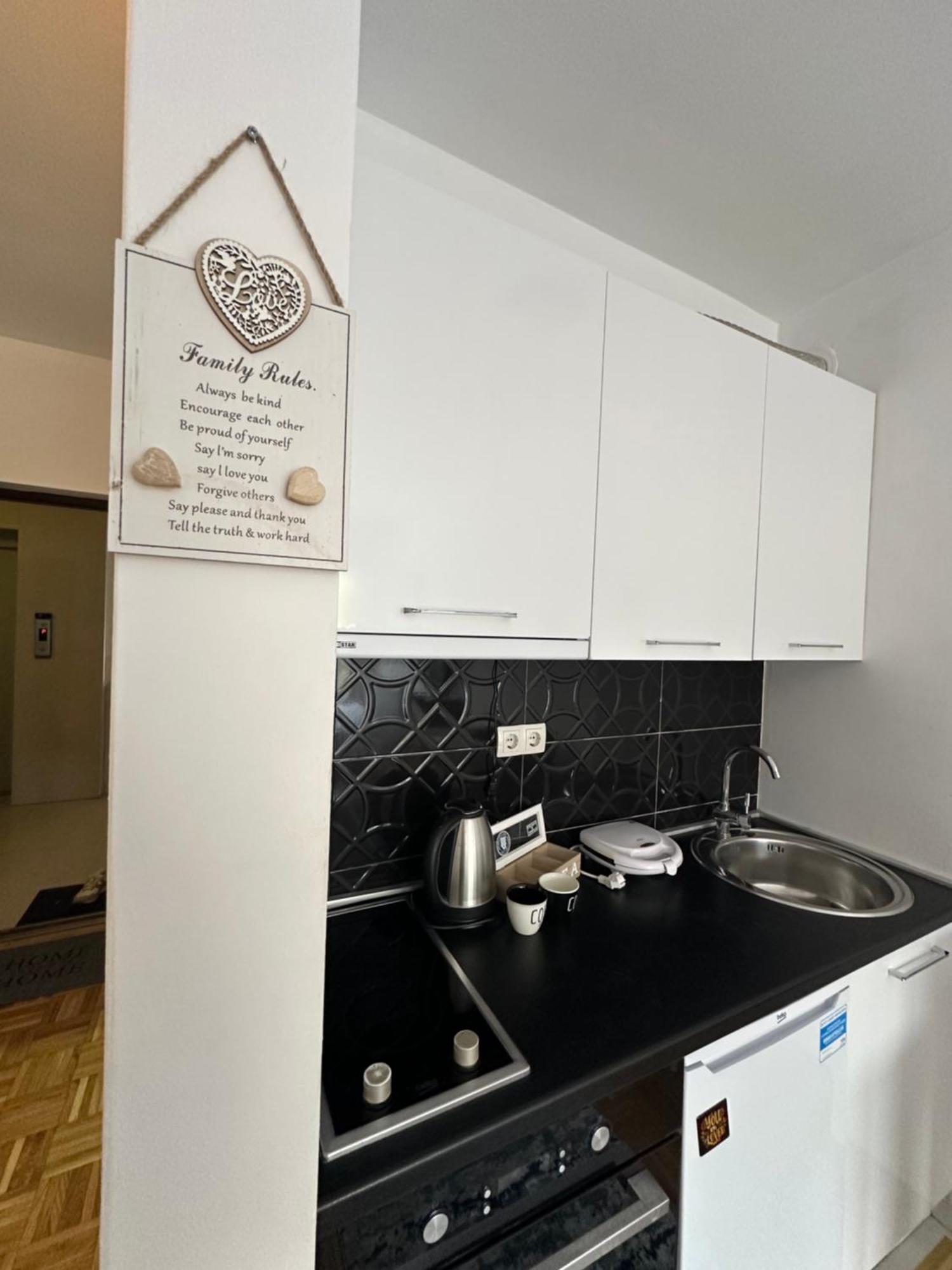 Apartment Guri Pristina Eksteriør bilde