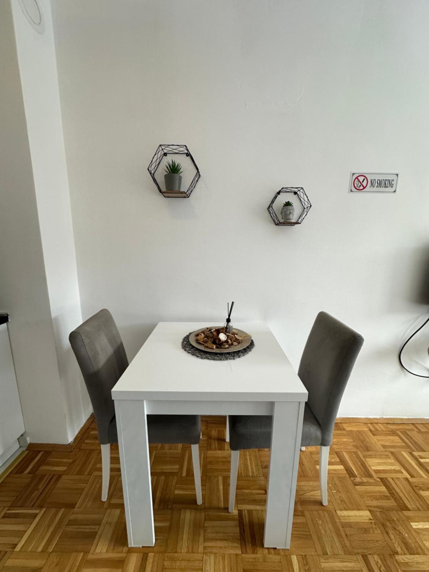Apartment Guri Pristina Eksteriør bilde